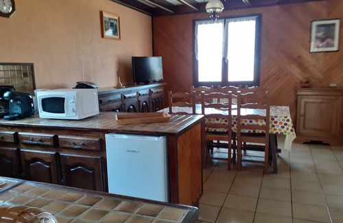 Usson House | Usson, quiet quiet village, for rent comfortable house, superb view.