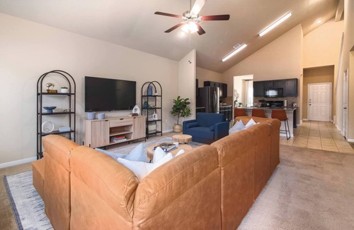 McNeil House | UT Access | 4BR + King Beds |Samsung Tech Corridor
