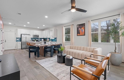 North University House | UT ATX Game Home!| Great for Fall Fun + More