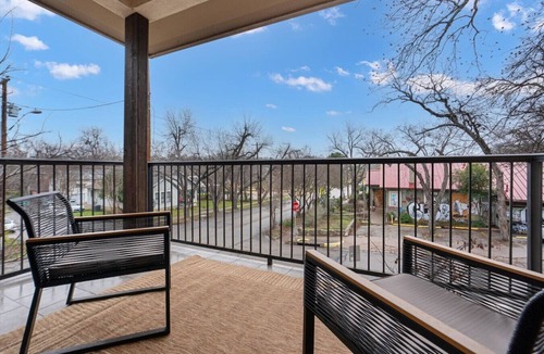 North University House | UT ATX Game Home!| Great for Fall Fun + More