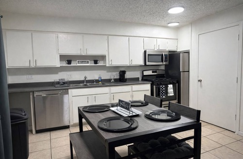 West Campus Apartment | UT Austin Getaway/1BR Sleeps 6/Downtown