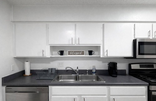 West Campus Apartment | UT Austin Getaway/1BR Sleeps 6/Downtown