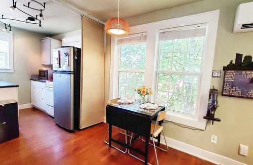 Hancock Cottage | UT Downtown Eco Private Carriage Pecan Tree House Free Wifi Wired Internet