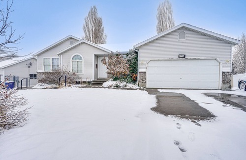 Salt Lake County Apartment | Utah Apartment: 2 Mi to Amphitheatre