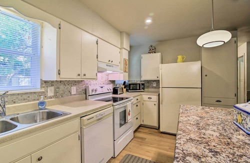 Utopia House | Utopia Family Home, 2 Blocks to Utopia Park!