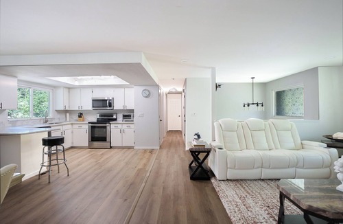 Martha Lake House | Utopia Luxury Stay - Everett