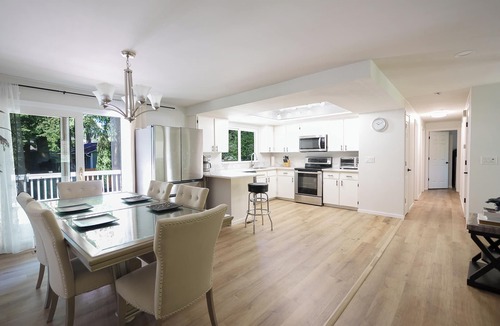 Martha Lake House | Utopia Luxury Stay - Everett