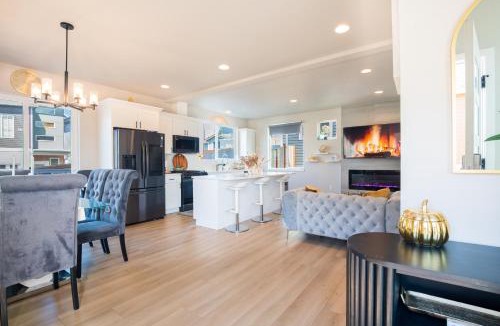 Paine Field-Lake Stickney Villa | Utopia Luxury Stay - Lynwood