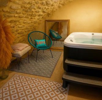 Fontareches Bed & Breakfast | UZES CÔTÉ VILLAGE - Chambre d'hôtes