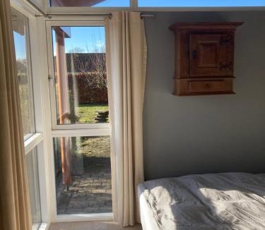 Naestved House | Værelse, bad og toilet i villa