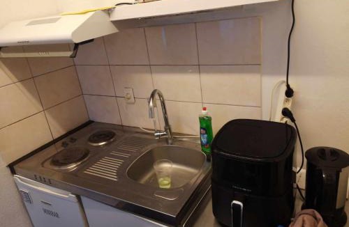 Kolding House | Værelse m minikøkken brusekabine og toilet 2 prs