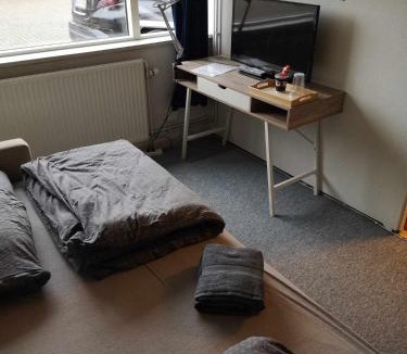 Kolding House | Værelse m minikøkken brusekabine og toilet 2 prs