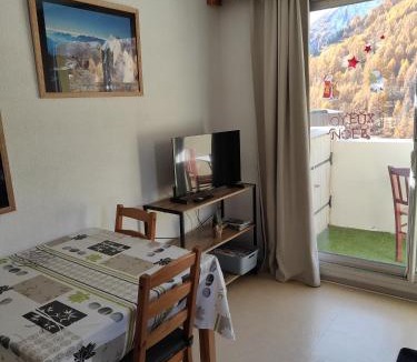 Allos Apartment | véritable 2 pièces, vue panoramique