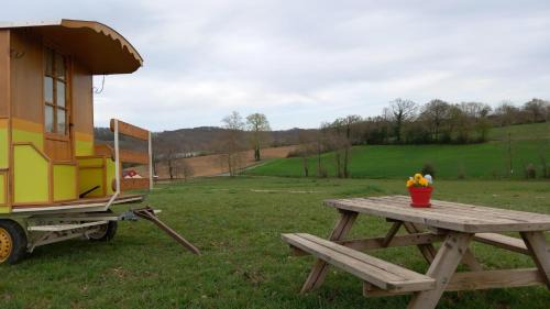 Bassillon-Vauze House | Véritable roulotte à la campagne