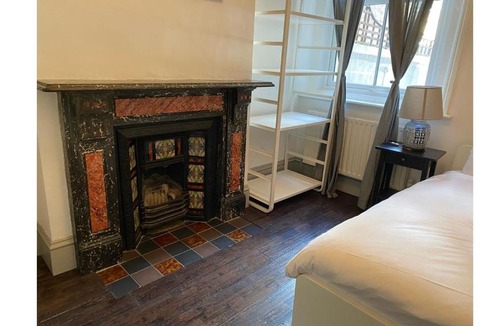 Oval House | V quiet, 1x bedroom double bed