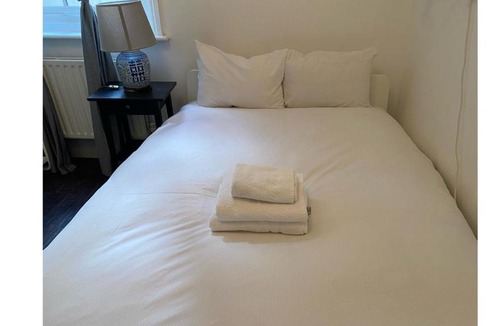 Oval House | V quiet, 1x bedroom double bed