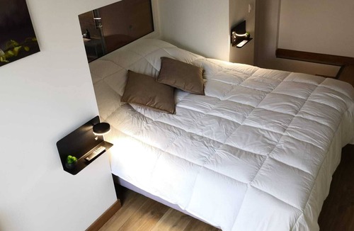 Saint-Martin-Boulogne Bed & Breakfast | V & Spa guest room with private spa and sauna