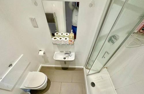 Soho Apartment | V12 Spacious & Central Apt!