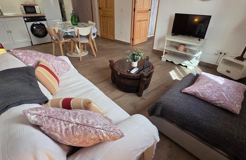 La Adrada Apartment | V2 Casa del Castillo VUT entreplanta by Naturadrada