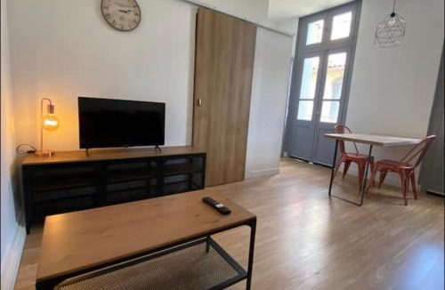 Valence Apartment | V3 Studio tout confort plein centre 5 min Golfech