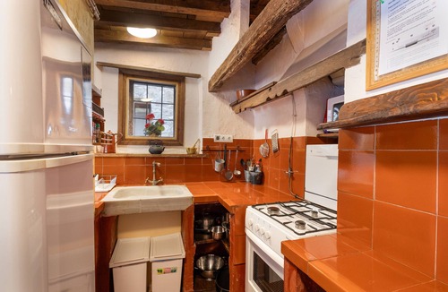 Sant Joan de Les Abadesses House | Vacation Home "Galliner, El Reixac Casa Rural" with Mountain View, Shared Pool & Wi-Fi