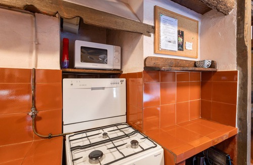 Sant Joan de Les Abadesses House | Vacation Home "Galliner, El Reixac Casa Rural" with Mountain View, Shared Pool & Wi-Fi