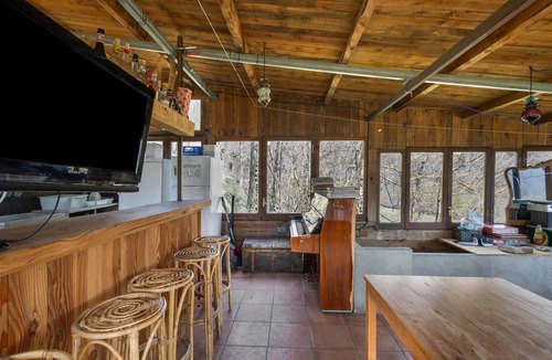 Sant Joan de Les Abadesses House | Vacation Home "Galliner, El Reixac Casa Rural" with Mountain View, Shared Pool & Wi-Fi