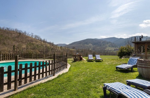 Sant Joan de Les Abadesses House | Vacation Home "Galliner, El Reixac Casa Rural" with Mountain View, Shared Pool & Wi-Fi