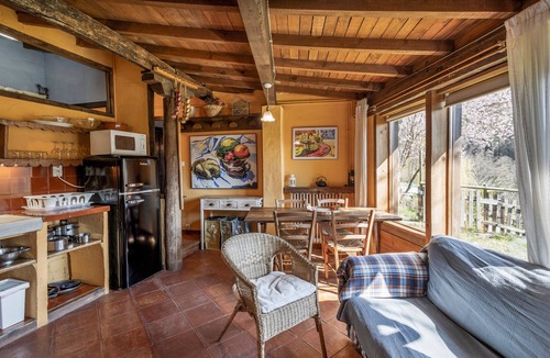 Sant Joan de Les Abadesses House | Vacation Home "La Cabana, El Reixac Casa Rural" with Mountain View, Shared Pool & Wi-Fi