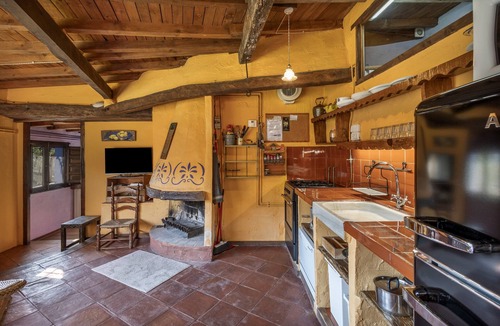 Sant Joan de Les Abadesses House | Vacation Home "La Cabana, El Reixac Casa Rural" with Mountain View, Shared Pool & Wi-Fi