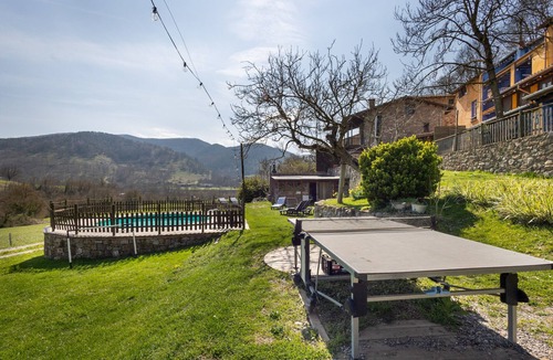 Sant Joan de Les Abadesses House | Vacation Home "La Cabana, El Reixac Casa Rural" with Mountain View, Shared Pool & Wi-Fi