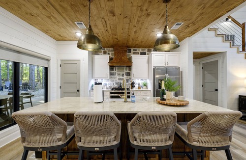 Broken Bow Cabin | Vacana WD, Ping Pong Table, Games, Swing Set, Pets