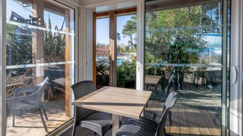 Parentis-en-Born Resort | Vacancéole - Le Domaine des Grands Lacs