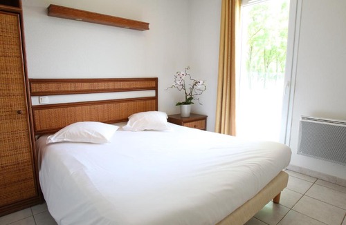 Chateauneuf-sur-Isere Hotel | Vacancéole - Le Domaine du Lac