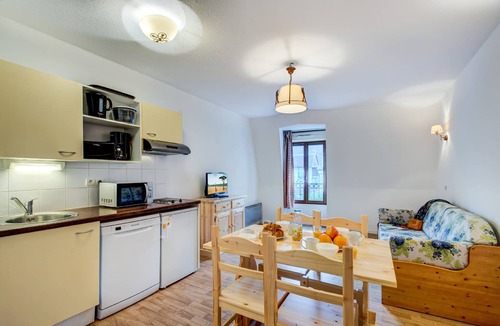 Bagneres-de-Luchon House | Vacancéole - Résidence Illixon