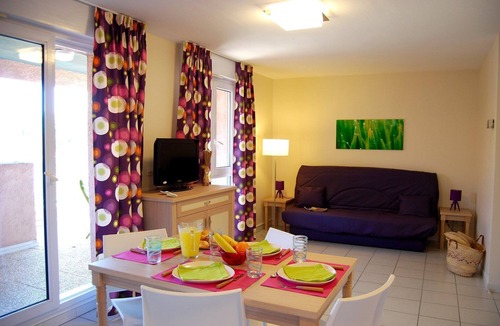 Saint-Cyprien Plage Apartment | Vacances proche de la Plage! Appartement avec accès piscine