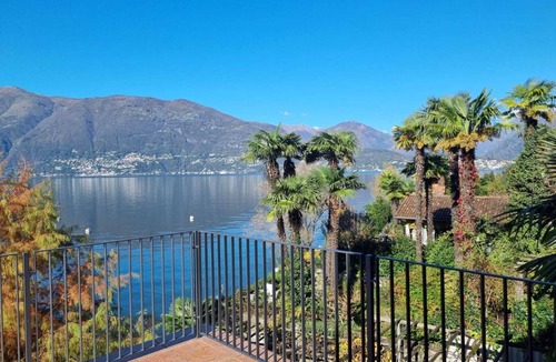 Ranzo Apartment | Vacation apartment with large panoramic terrace and direct lake access