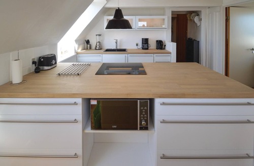 Rødvig Apartment | Vacation apartment in the front row to the water and the sports harbor in Rødvig.