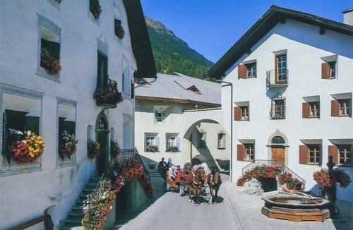 Bever Apartment | Vacation apartment/apartment for 6 guests with 117m² in Bever (271108)