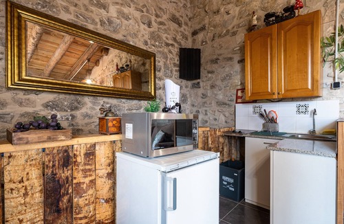 Fores Apartment | Vacation Apartment El Mirador del Cel 2 with Mountain View, Wi-Fi & Garden