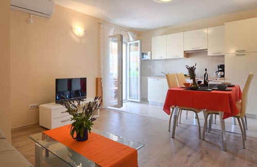 Mali Maj Apartment | Vacation apartment with pool (60m2), 4 persons, garden, air-conditioned,barbecue