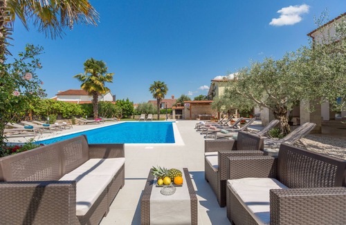 Mali Maj Apartment | Vacation apartment with pool (60m2), 4 persons, garden, air-conditioned,barbecue
