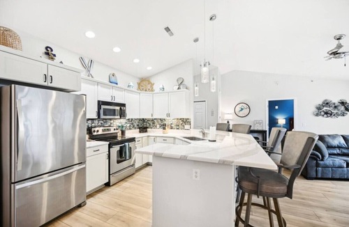 Lake Delton Condo | Vacation Awaits at Delton Grand