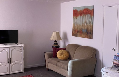 Hardy Apartment | Vacation Condo #5 2BR with full kitchen, walk to river and shops, pets welcome