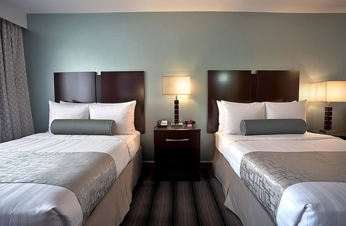 Downtown Chicago Hotel | Vacation Day Is Always A Great Idea! Two Great Units, Close to Willis Tower