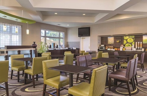 Guasti Apartment | Vacation Day Is Always A Great Idea! Enjoy Comfortable unit and Free Parking!