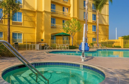 Guasti Apartment | Vacation Day Is Always A Great Idea! Enjoy Comfortable unit and Free Parking!