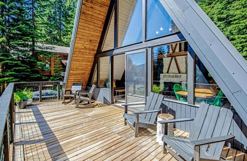 Hyak House | Vacation Elation