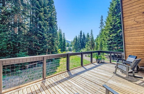 Hyak House | Vacation Elation