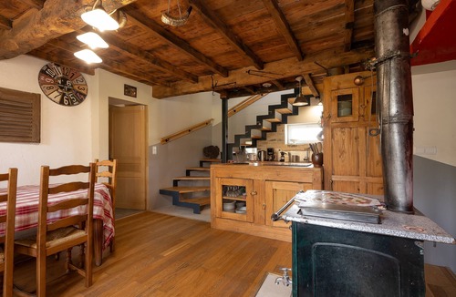 Saint-Jean-d'Avelanne House | Vacation Home "Gite 8p Ouest Isere-Savoie" with Mountain View, Private Terrace & Wi-Fi